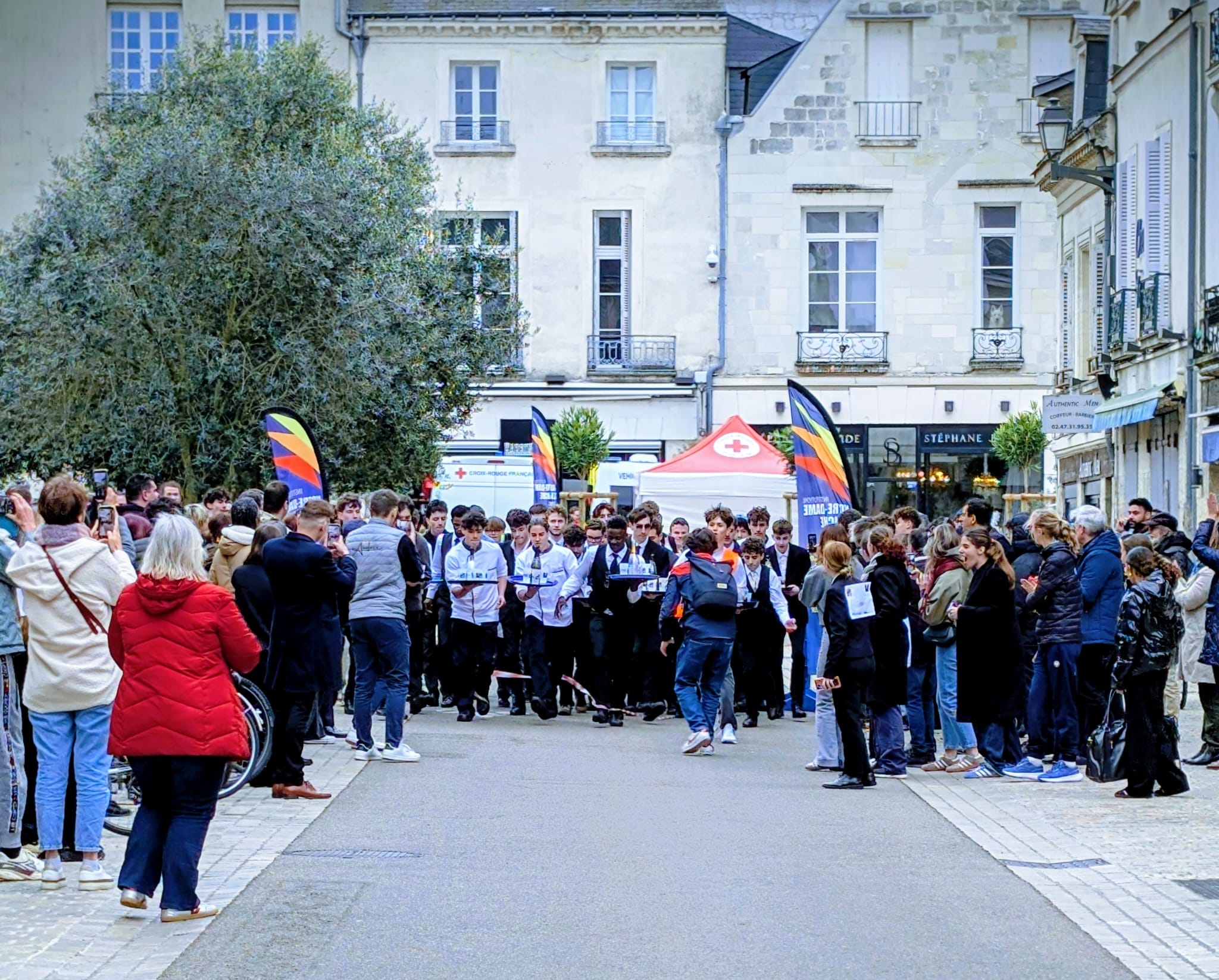 la Course des Garçons de Café, organisée par nos élèves